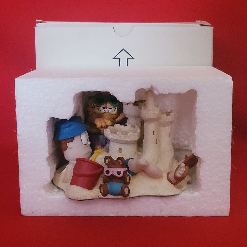 Vintage Danbury Mint Garfield Characters Crowning Achievement Figurine 1994